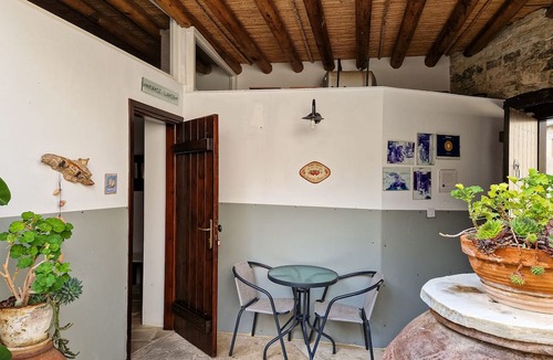 Vasa Koilaniou Apartment | Sanders Village - Lovely Studio w Garden View