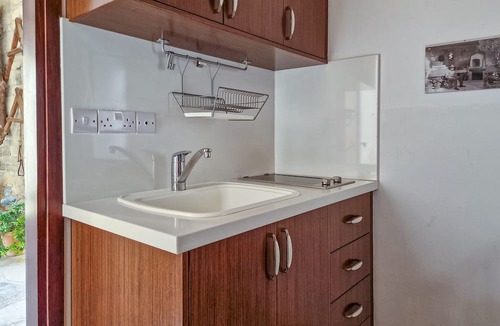 Vasa Koilaniou Apartment | Sanders Village - Lovely Studio w Garden View