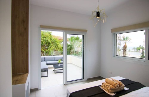 Paphos Apartment | Phaedrus Living: Seaside Modern Flat Limnaria 123