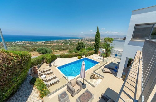 Latchi Cottage | Villa Olivia - a villa that sleeps 6 guests in 3 bedrooms
