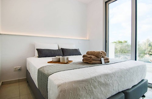Paphos Apartment | Phaedrus Living Seaside Executive Flat Harbour 208