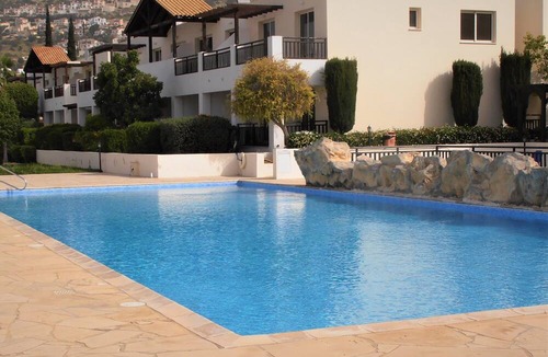 Peyia Town Apartment | Studio Apartment with aircon, WI-FI and large pool
