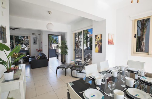 Pernera Villa | Villa Megan,modern 3bdr Villa,close To The Beach