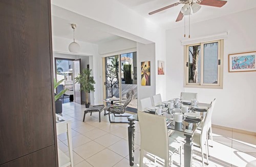 Pernera Villa | Villa Megan,modern 3bdr Villa,close To The Beach
