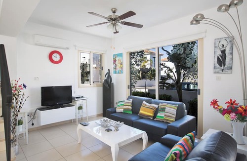 Pernera Villa | Villa Megan,modern 3bdr Villa,close To The Beach