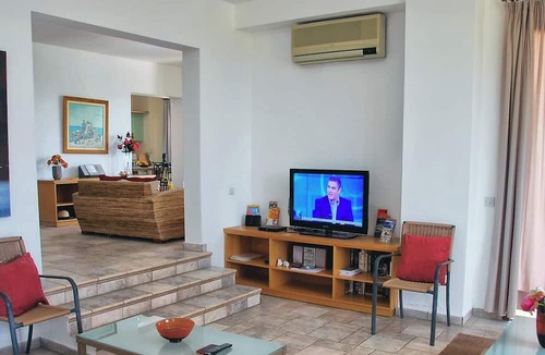 Peyia Town Villa | Exceptional Large Villa, Free Heated Pool 1 NOV - 15 Jan, Privacy,prime Location