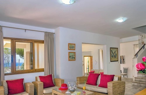 Peyia Town Villa | Exceptional Large Villa, Free Heated Pool 1 NOV - 15 Jan, Privacy,prime Location