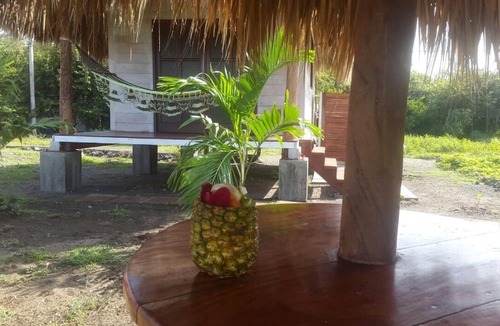 Leon Cabin | Quaint and cozy, studio beachfront cabana