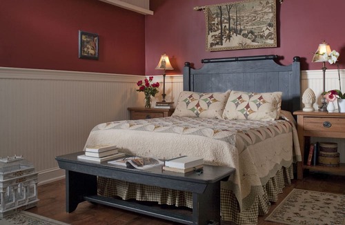 Smithville Bed & Breakfast | Colonial Inn