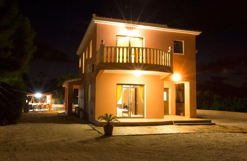 Pegeia Villa | Villa Anna Marina - a Private villa that sleeps 8 guests in 4 bedrooms