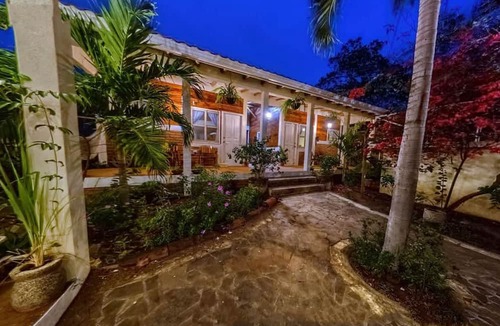 Pochomil Apartment | 2 Casitas for 8 Guests on Beach Front w Pool AC