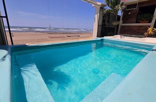 Pochomil House | Balcony Bedroom Suite w Romantic Sunsets - AC - Pool
