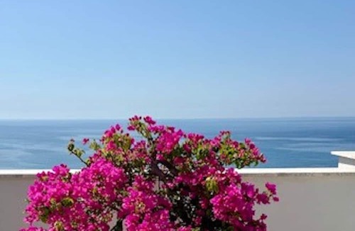 Bahceli Apartment | Tasteful apartment with immaculate seaview