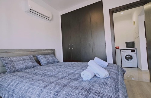 City Centre Apartment | 104 NIC - 402 Stay Cosmo City Suite