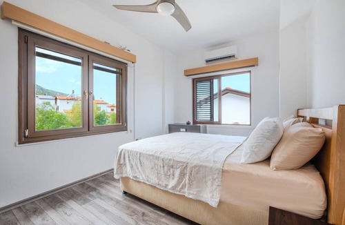 Kyrenia District Villa | Lapta Poolside Villa
