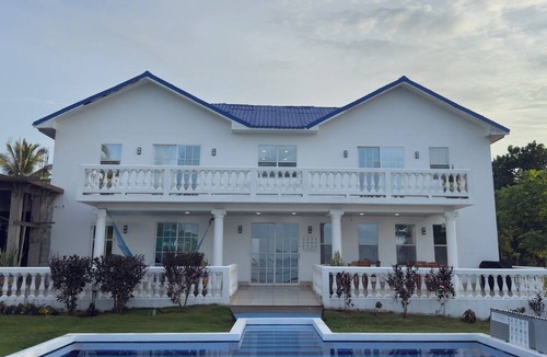 Corn Island Hotel | Emerald Luxe Suites