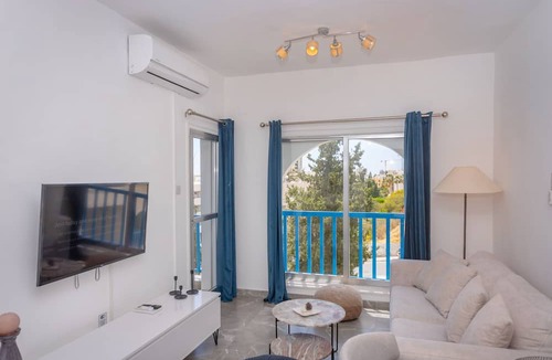 Agios Tychon Apartment | White Arches Sea View Apt No 2