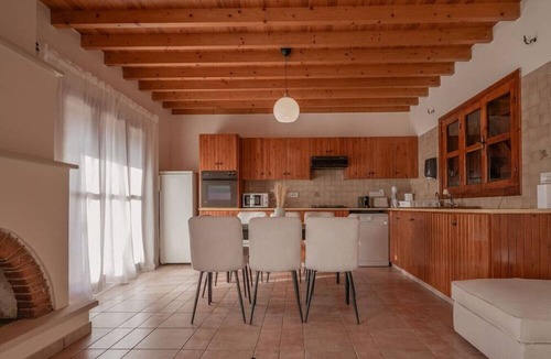 Kato Akourdalia Villa | Phaedrus Living: Amarakos Villa