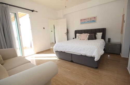 Karsiyaka Villa | Kick back and relax in this calm, stylish space. New for Summer 2024.