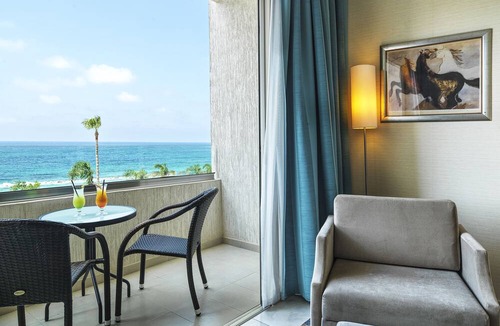 Paphos Hotel | Alexander The Great Beach Hotel