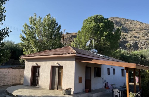 Arakapas House | Beautiful 3 Bedr House in Arakapas With Fireplace