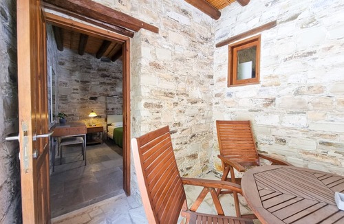 Skarinou Apartment | Skarinou's Landhouse Poolside Apartment