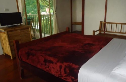 El Castillo Cabin | Hotel Lara's Planet