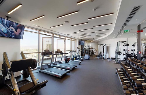 City Centre Apartment | Saffron Suite | Retreat with Skyline Views & Pool