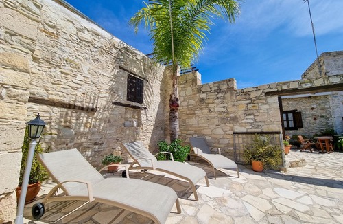 Skarinou Apartment | Aphrodite's Pool Retreat
