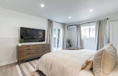 Beach Barber Tract Condo | The Rosemont - A La Jolla Gem Just 2 Minutes Walk to Beach