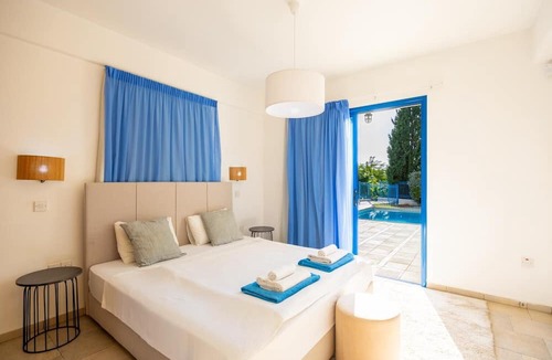Agios Georgios Pegeias Apartment | Azzurro Luxury Holiday Villas