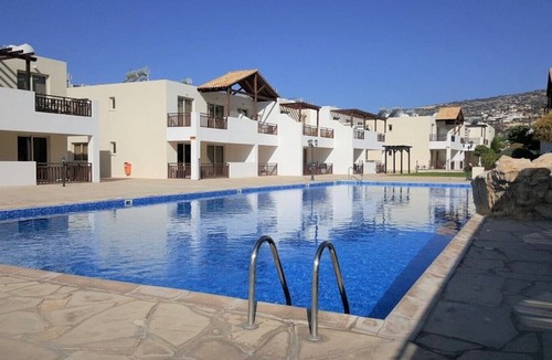 Peyia Town Apartment | New listing - Ground floor Studio apartment with Aircon, WIFI & 3 pools