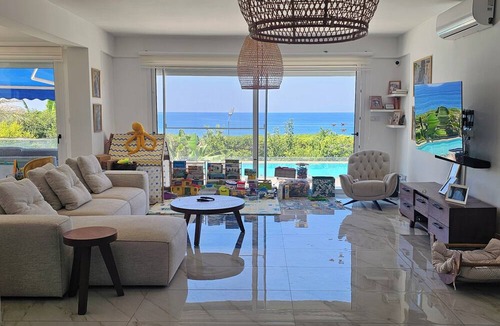 Kyrenia District Villa | Waterfront Luxury Villa