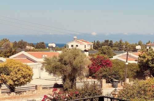 Karavas House | Spacious detached villa with a private swimming pool and landscaped garden