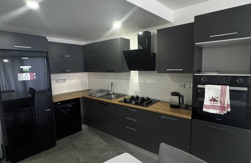 Kyrenia Apartment | Girne- Geniş Teraslı Modern 2+1 Daire