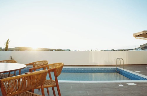Oroklini Apartment | LIV & CO SUITES & VILLAS