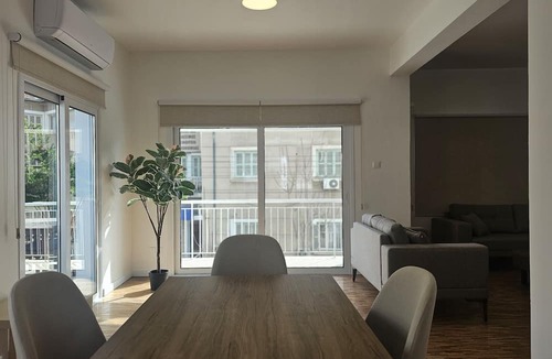 City Centre Apartment | STAY Hydra Comfort Apartment