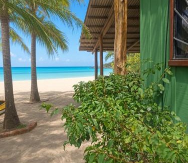 Playa Gigante Apartment | Beach-Front Bungalow