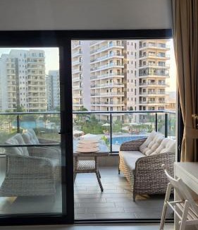 Dherynia Apartment | Pool View 1 Bedroom Apartment in Caesar Blue