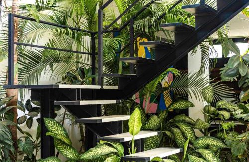 Granada Villa | Tropical City Oasis