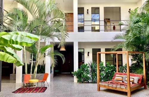 Granada Villa | Tropical City Oasis