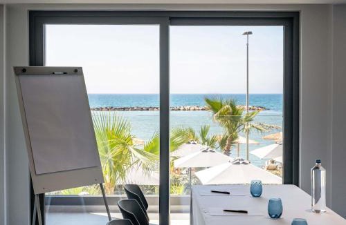 Oroklini Hotel | Mercure Larnaca Beach Resort