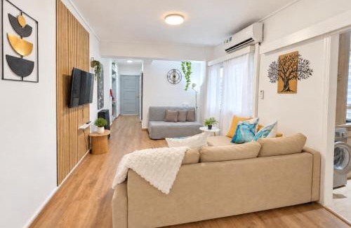 Larnaca City Centre Apartment | Finikoudes Marina Beachfront Grand Apartment