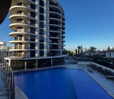 Kyrenia Apartment | Girne, Geniş Teraslı Modern Daire