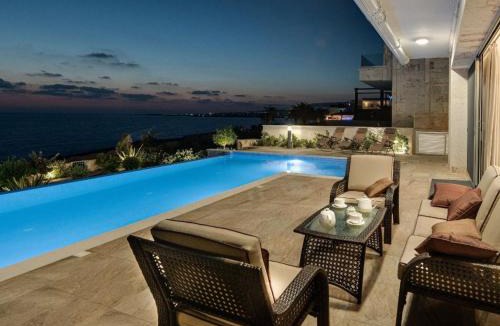 Kissonerga House | Holiday Home Olymp Luxus-Villa by Interhome