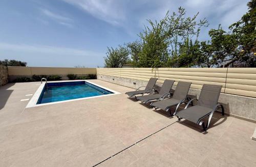 Kathikas Villa | Authentic 5 Bedroom Stone Villa with Pool in Kathikas