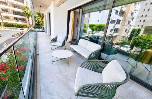 Neapolis Apartment | PEARL Premium Suite - 150m Beach & Free Parking