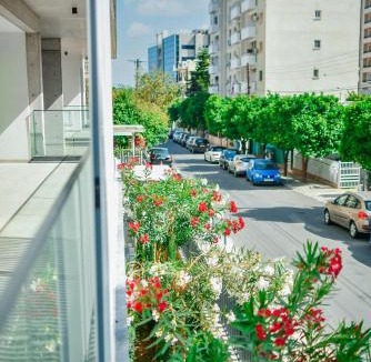 Neapolis Apartment | PEARL Premium Suite - 150m Beach & Free Parking