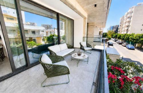 Neapolis Apartment | PEARL Premium Suite - 150m Beach & Free Parking