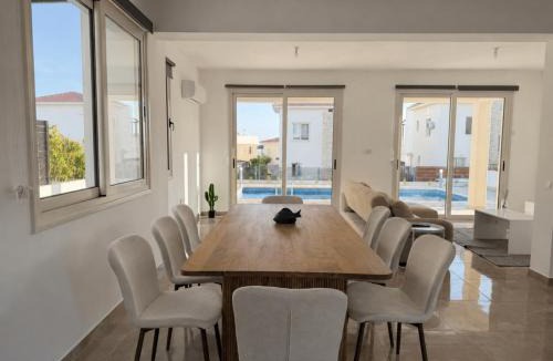 Tala House | Seaview Villa with Pool and Rooftop